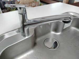 三重キッチン取付け隊　浄水器一体水栓への取替　施工前　